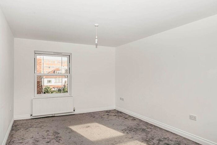 2 Bedroom Flat To Rent In Pelham Road, Southsea, Hampshire, PO5