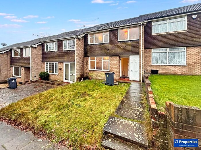 3 Bedroom Terraced House To Rent In Highover Close, Luton, LU2