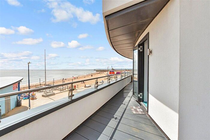 2 Bedroom Flat For Sale In Beach Drive, Ramsgate, Kent, CT11