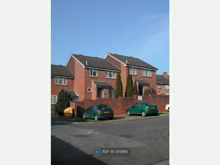 4 Bedroom Terraced House To Rent In Coachlads Avenue, Guildford GU2