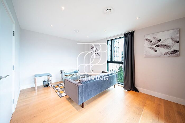 1 Bedroom Flat To Rent In Gladstone Terrace, SW8