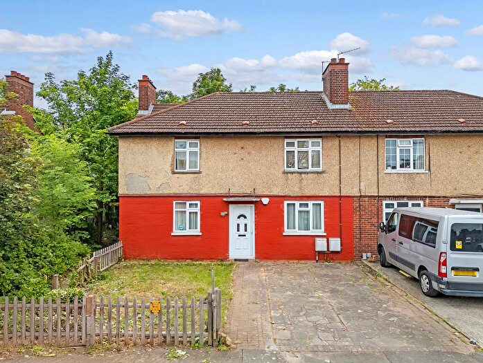 2 Bedroom Flat To Rent In Duke Road, Barkingside, IG6