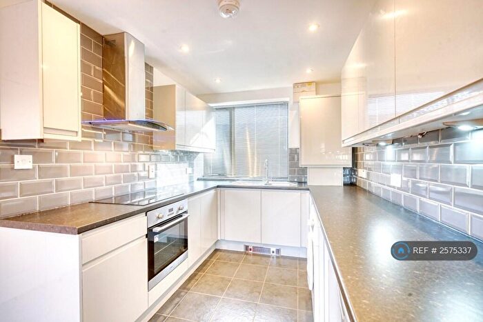 2 Bedroom Flat To Rent In Kielder Square, Salford, M5