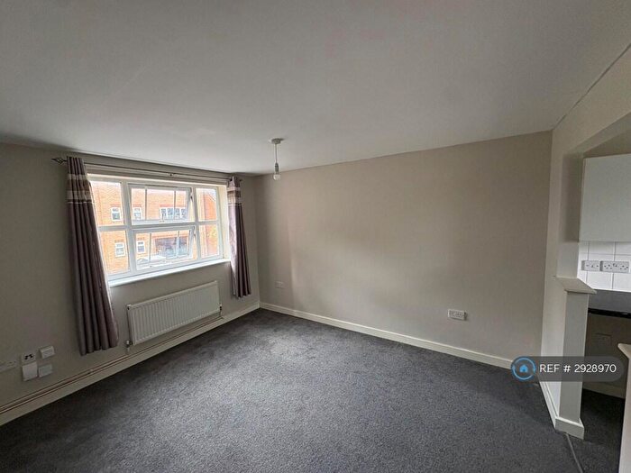 2 Bedroom Flat To Rent In Sarum Road, Luton, LU3