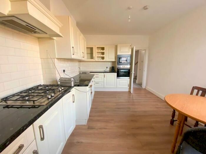 4 Bedroom Flat To Rent In Kirkton Road, Tottenham N15