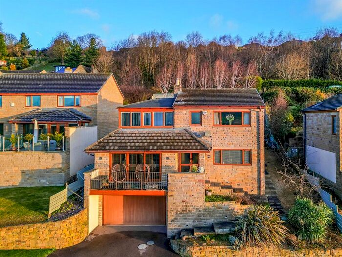 4 Bedroom Detached House For Sale In Daleside, Thornhill, Dewsbury, WF12