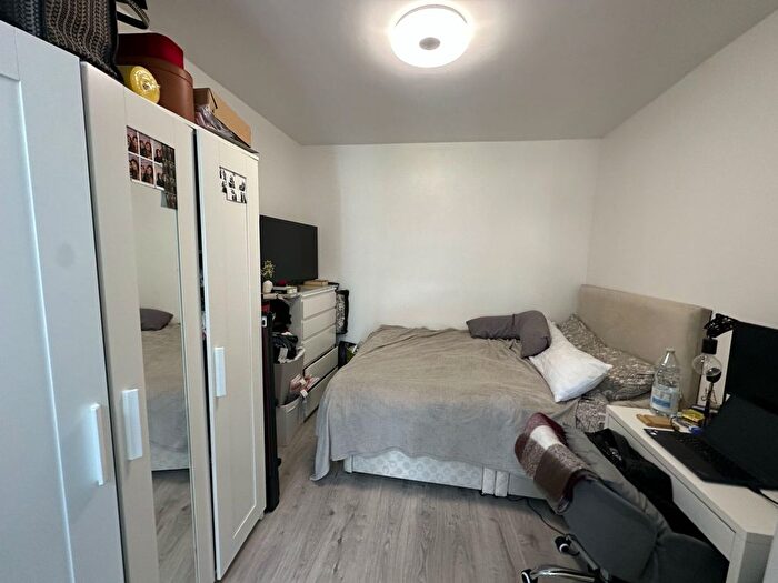 1 Bedroom Studio To Rent In Gainsborough Gardens, Edgware, HA8