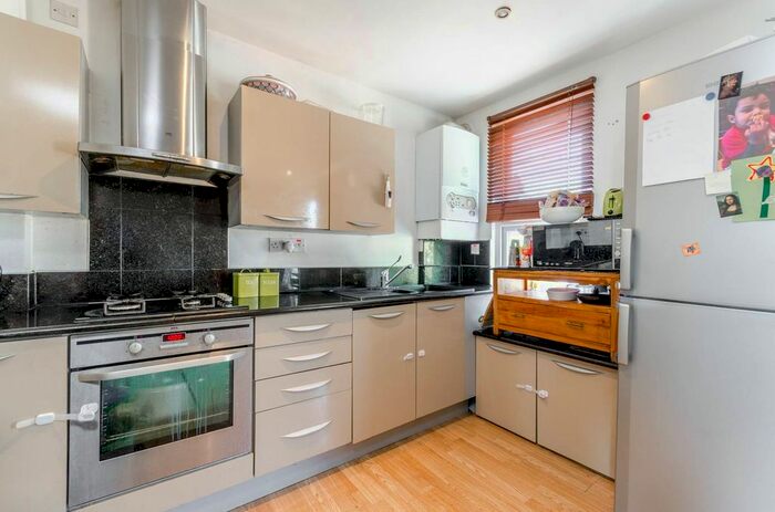 3 Bedroom Maisonette To Rent In Balvernie Grove, Southfields, London, SW18