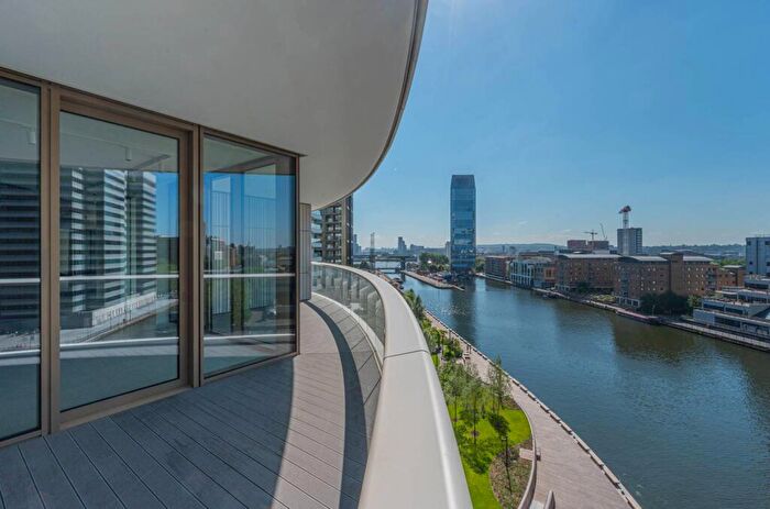 2 Bedroom Flat To Rent In Park Drive, Canary Wharf, London, E14