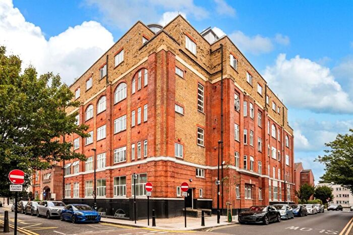 Studio For Sale In Henriques Street, London, E1