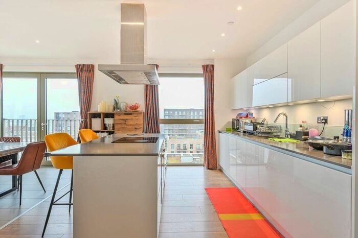 3 Bedroom Flat To Rent In Armanda Way, Gallions Reach, London, E6