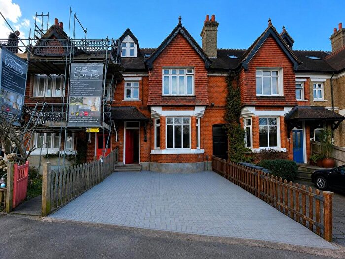 2 Bedroom Apartment For Sale In Downs Road, Coulsdon, CR5