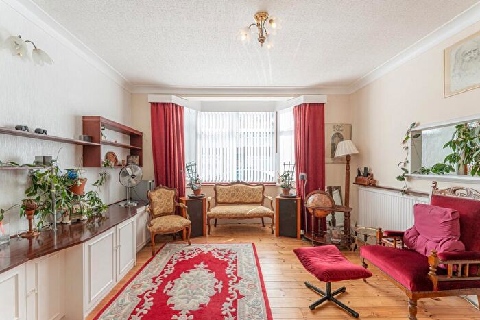 3 Bedroom Terraced House For Sale In Kenilworth Gardens, Ilford, Essex, IG3
