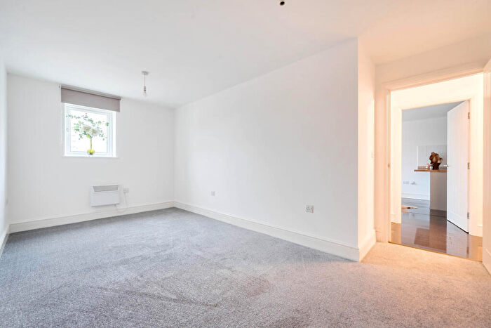 2 Bedroom Apartment To Rent In The Quarter, CH1