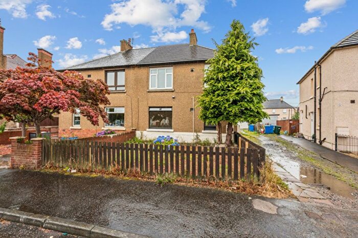 2 Bedroom Flat To Rent In Ochil Street, Grangemouth, Stirling, FK3