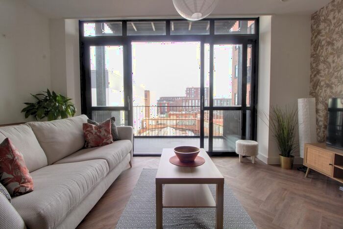 1 Bedroom Flat To Rent In Priory House, Gooch Street North, Birmingham City Centre, B5