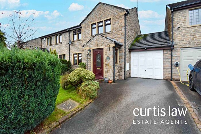 3 Bedroom Semi Detached House For Sale In Maylands Place, Barrowford, BB9