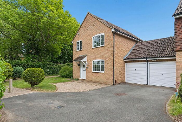 4 Bedroom Link Detached House To Rent In Seven Acres, New Ash Green, DA3