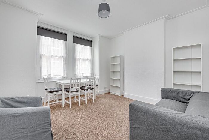 2 Bedroom Flat To Rent In Theatre Street, The Shaftesbury Estate, SW11