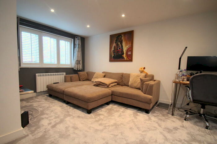 1 Bedroom Flat To Rent In Armoury Road, Deptford, SE8