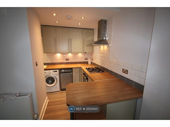 2 Bedroom Flat To Rent In Watson Crescent, Edinburgh, EH11