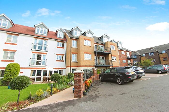 1 Bedroom Flat For Sale In Canterbury Road, Beatrice Lodge, Sittingbourne, ME10