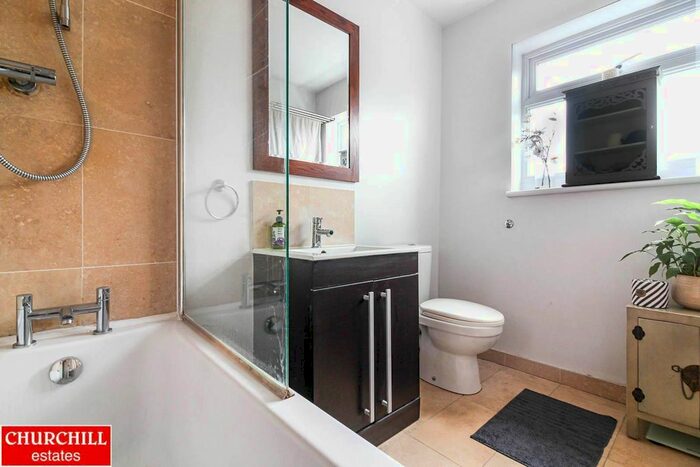 Maisonette To Rent In Primrose Road, London, E18