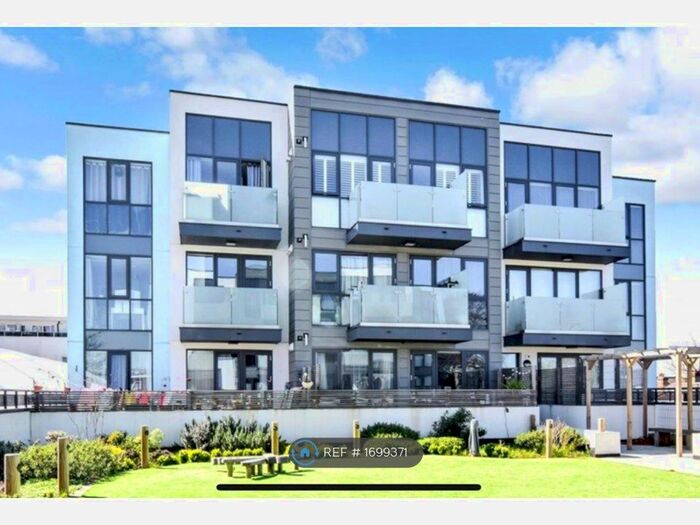 2 Bedroom Flat To Rent In Ardley Court, Wallington, SM6