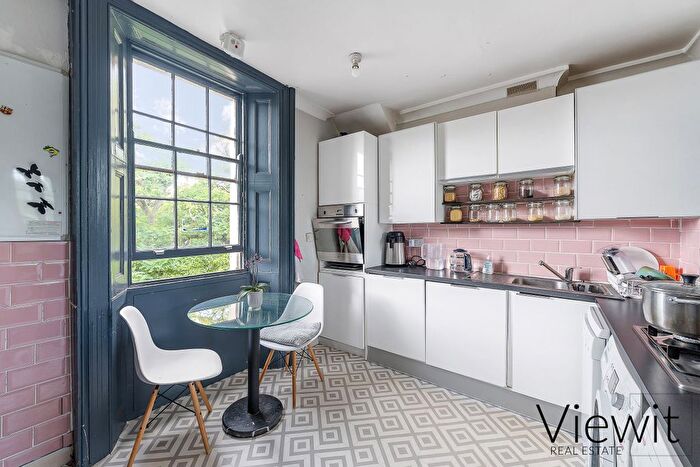 2 Bedroom Flat To Rent In Vassall Road, London, SW9