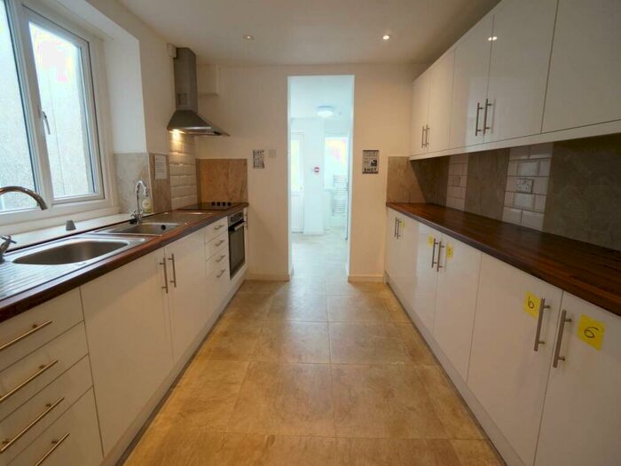 8 Bedroom House To Rent In College Road, Bangor, Gwynedd, LL57