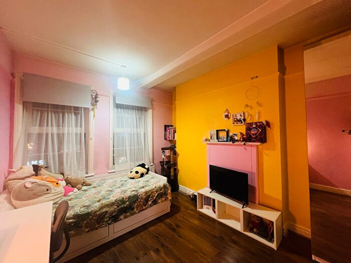 1 Bedroom Flat To Rent In Frinton Mews, Ilford, IG2