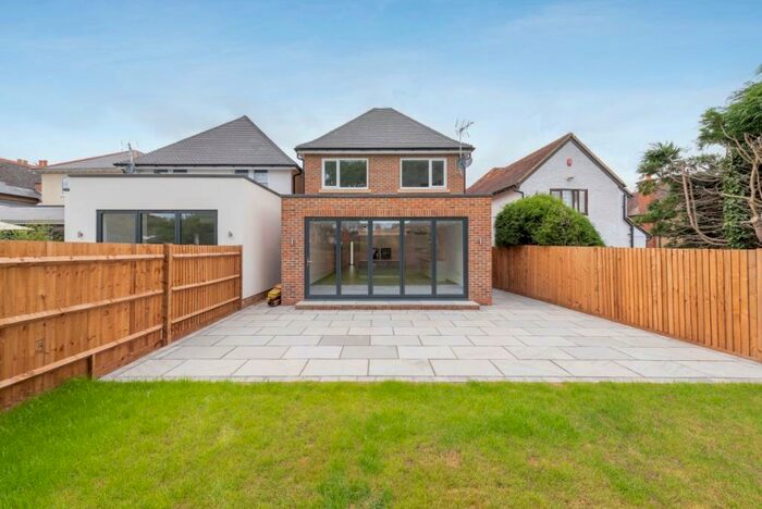 4 Bedroom Detached House To Rent In Courthouse Road Maidenhead, SL6