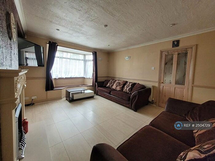 4 Bedroom Semi-Detached House To Rent In Westhorne Avenue, London, SE9