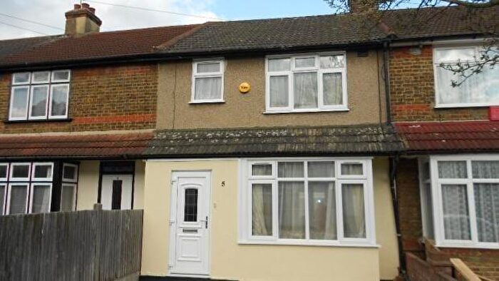 4 Bedroom Terraced House To Rent In West Road, Romford, London, RM7