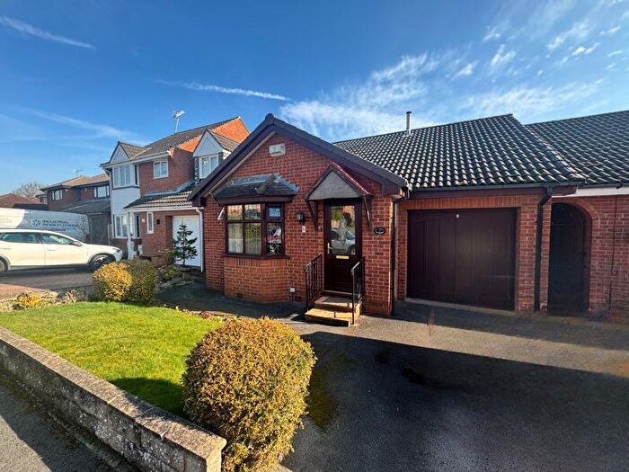 2 Bedroom Link Detached House For Sale In Pinewood Avenue, Edwinstowe, NG21