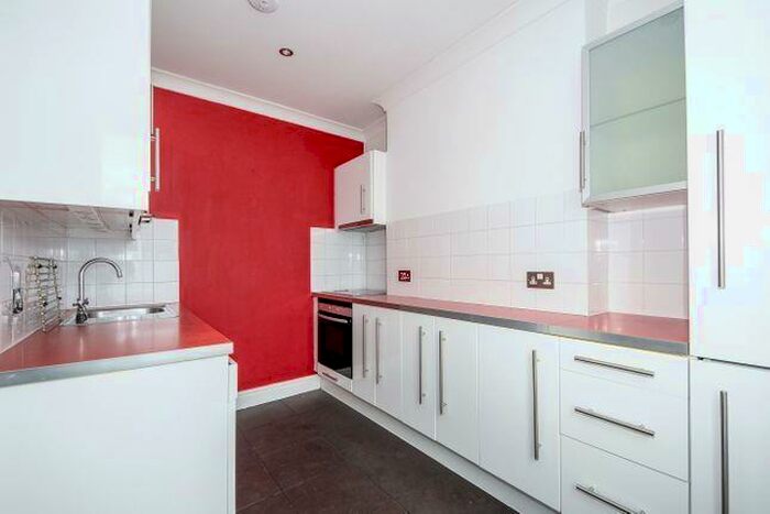 2 Bedroom Duplex To Rent In Weybridge, KT13