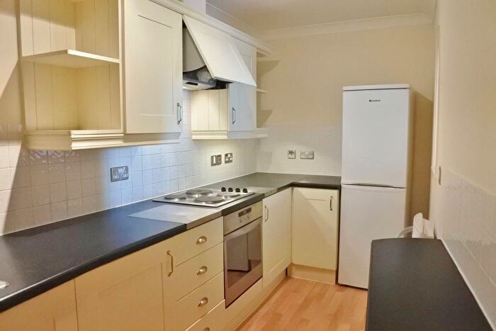 2 Bedroom Flat To Rent In Crown Heights, Alencon Link, Basingstoke, RG21