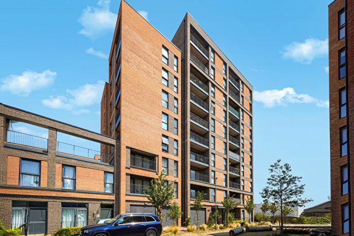 2 Bedroom Flat To Rent In Chailey Place, Hayes, UB3
