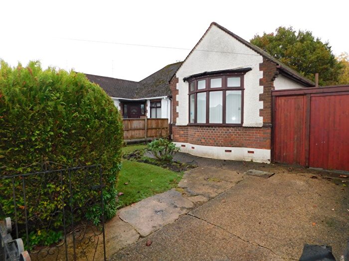 3 Bedroom Semi-Detached Bungalow To Rent In Lynwood Avenue, Luton, LU2