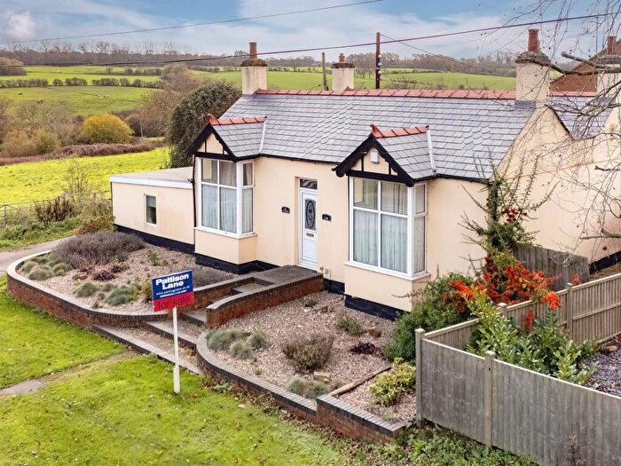 2 Bedroom Detached Bungalow For Sale In Rothwell Road, Desborough, Kettering, NN14