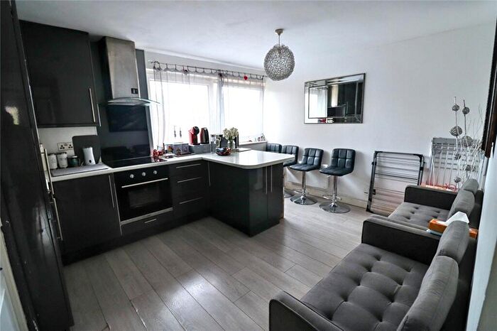 2 Bedroom Apartment For Sale In Oxford Gardens, Whetstone, London, N20