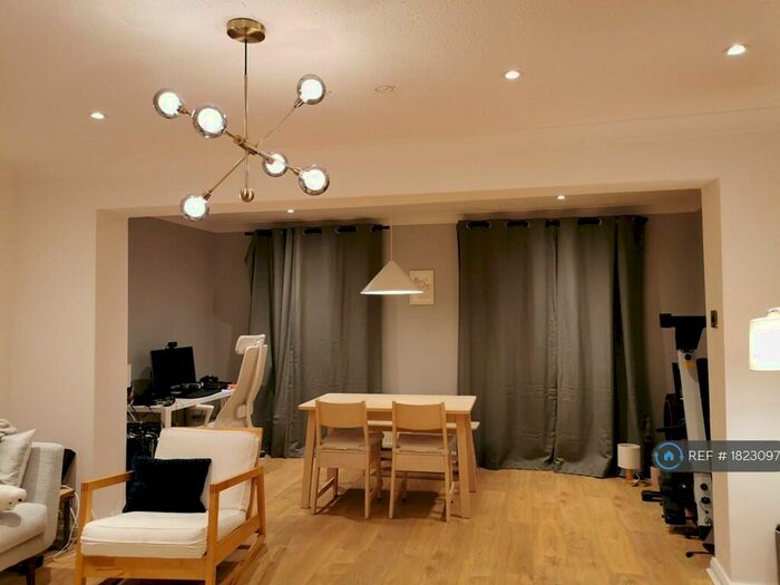 2 Bedroom Detached House To Rent In Sandy Lane, Woking, GU22