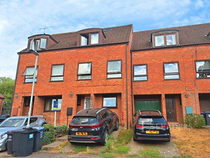 6 Bedroom Property For Sale In Kingfisher Way, Bishops Stortford, CM23