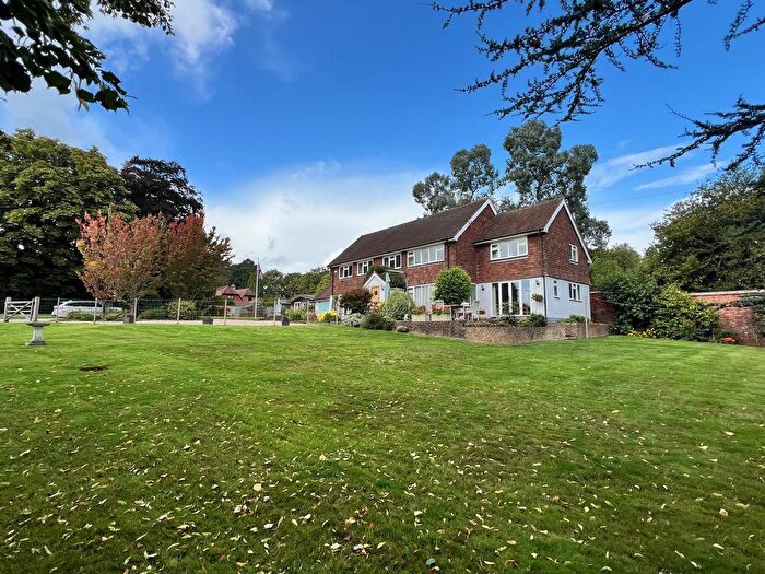 5 Bedroom Detached House For Sale In Midhurst Road, Fernhurst, GU27