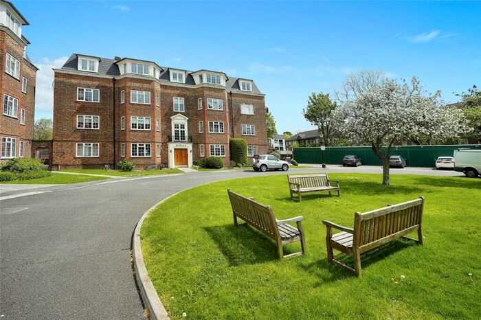 2 Bedroom Flat To Rent In Orchard Court, The Avenue, Worcester Park, KT4