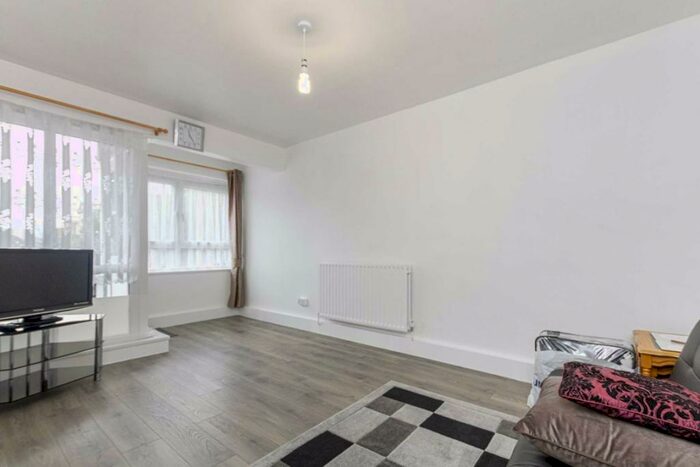 1 Bedroom Flat To Rent In Harford Street, Stepney Green, E1