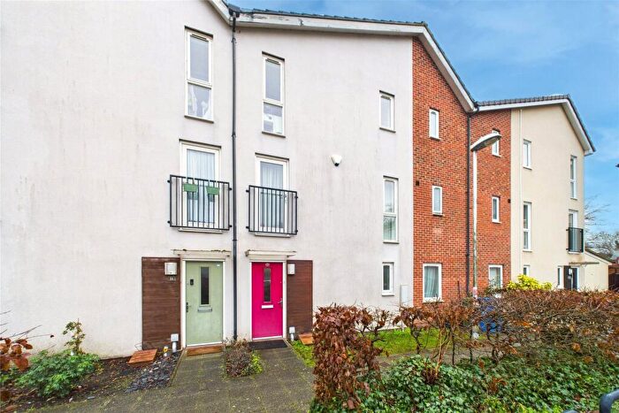 3 Bedroom Town House For Sale In Vulcan Drive, Bracknell, Berkshire, RG12