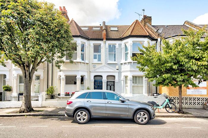 2 Bedroom Flat To Rent In Bronsart Road, Fulham, London, SW6