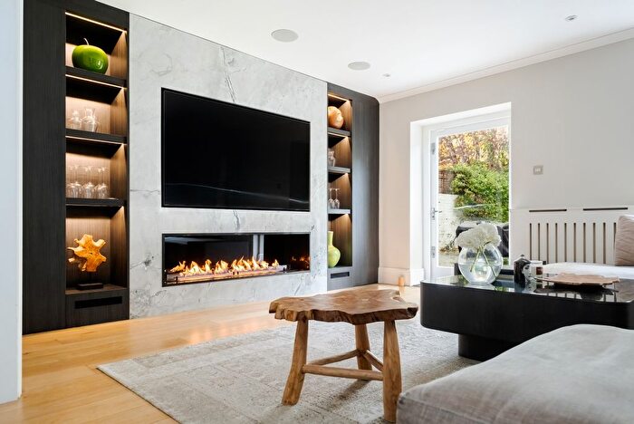 4 Bedroom Flat To Rent In Addison Road, London, W14