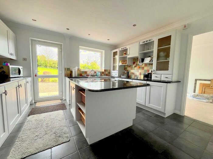 3 Bedroom Detached Bungalow For Sale In Gilstead Close, Thurnby, Leicester, Leicestershire, LE7